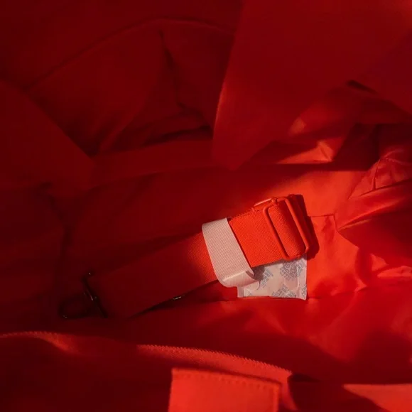 Stylish BEIS Flame Travel Tote Bag & Black Hydrojug 40 oz Tumbler. - Picture 5 of 10